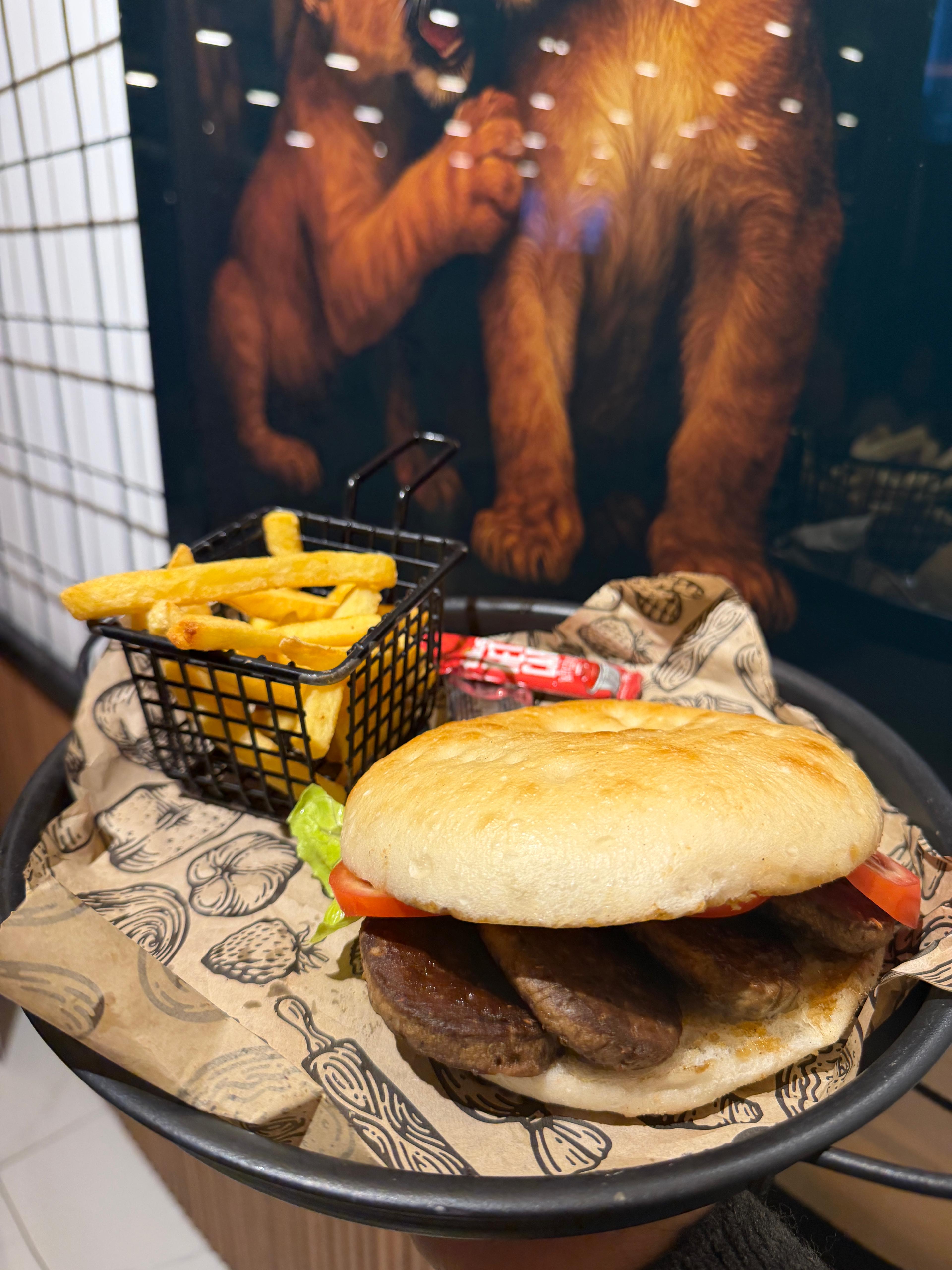 EKMEK ARASI KÖFTE MENÜ