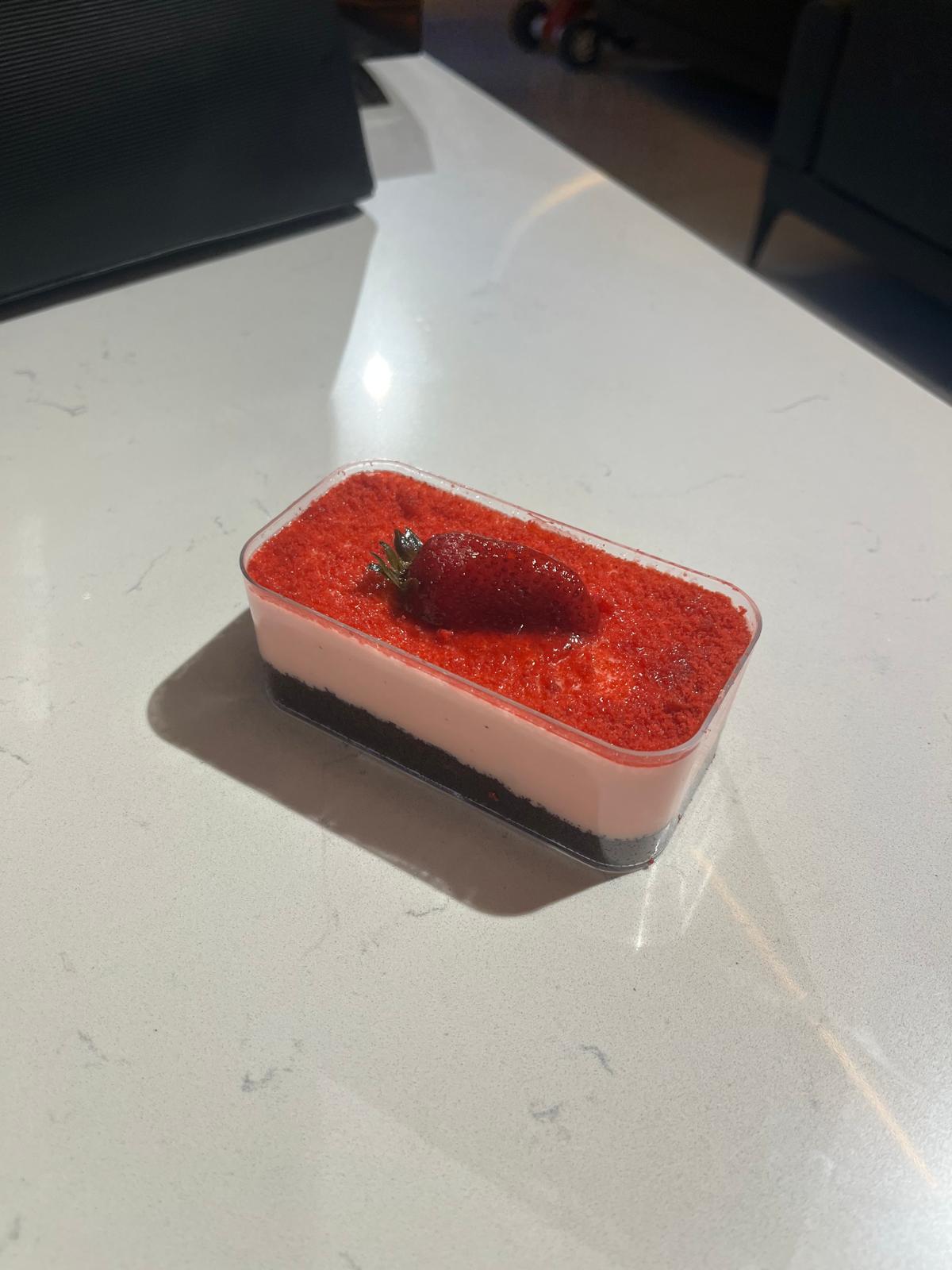 ÇİLEKLİ CUP